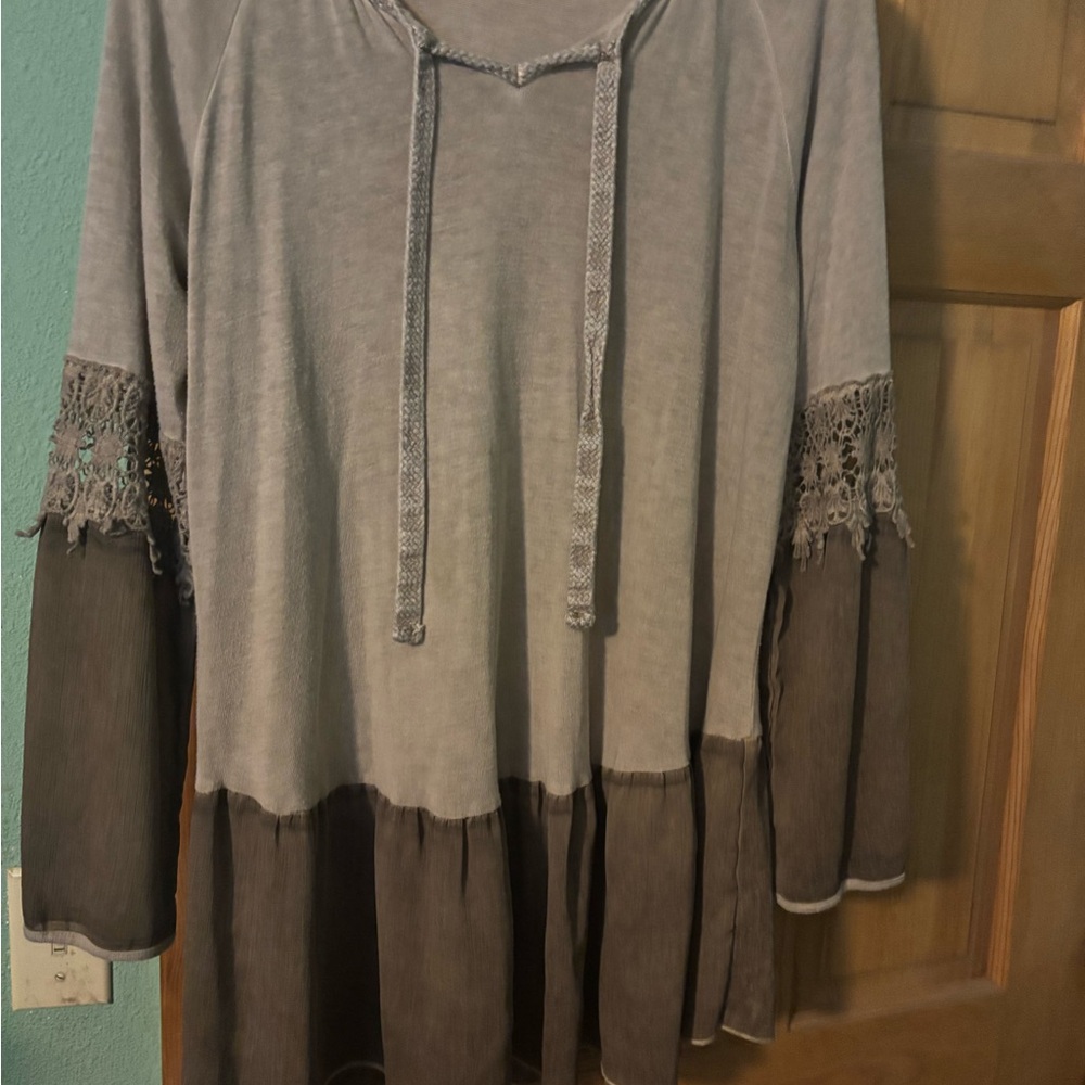 Easel Gray and Brown Long Sleeve Tunic with Lace Details
